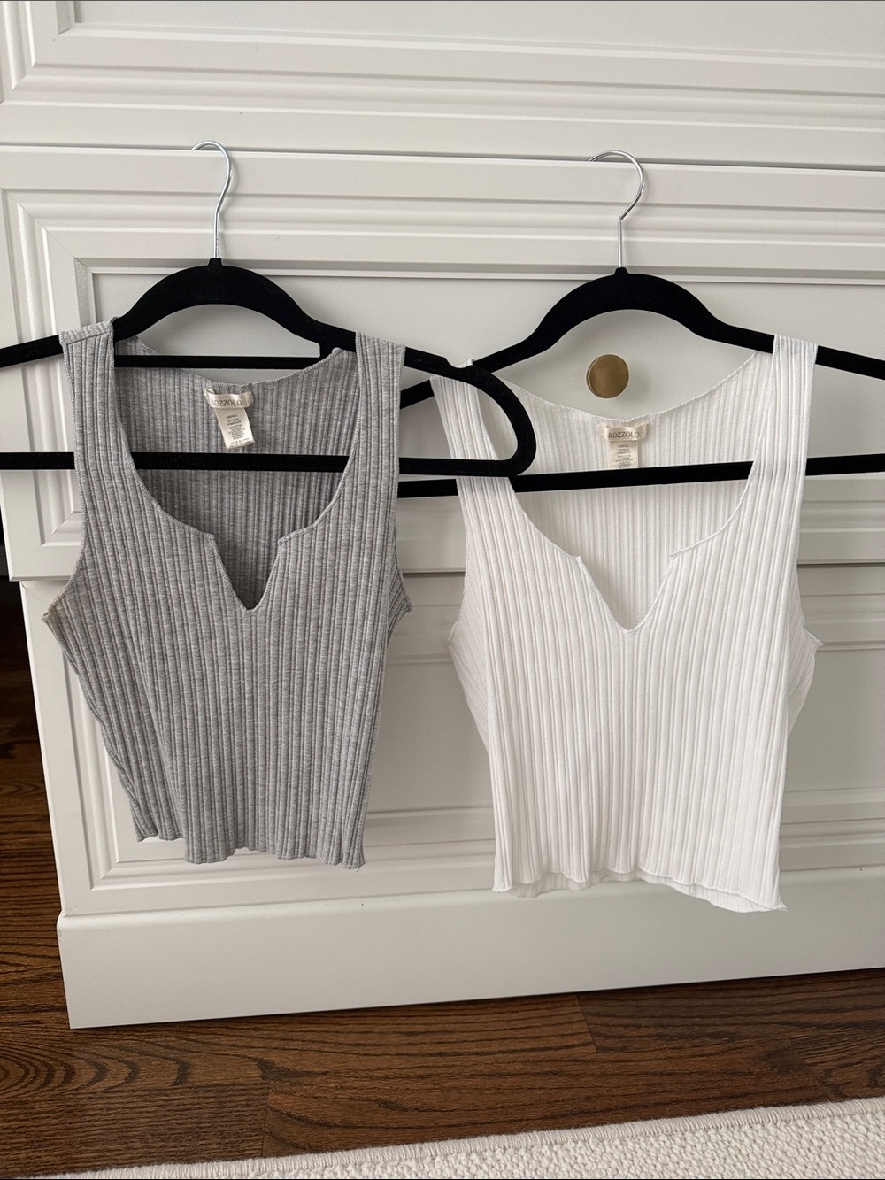 Bozzolo Ribbed V-Notch Tank Tops — White & Light Gray